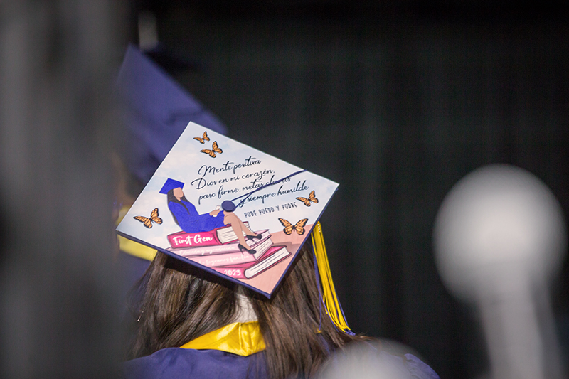 back of female's graduate cap decorated with Spanish writing